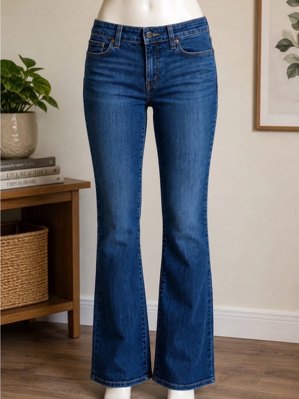 Levi’s 515 Boot Cut Women’s Jeans Medium Wash Denim Size 6 M 29